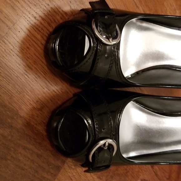 Open toe, black patent heels, size 8.5 - Picture 3 of 5